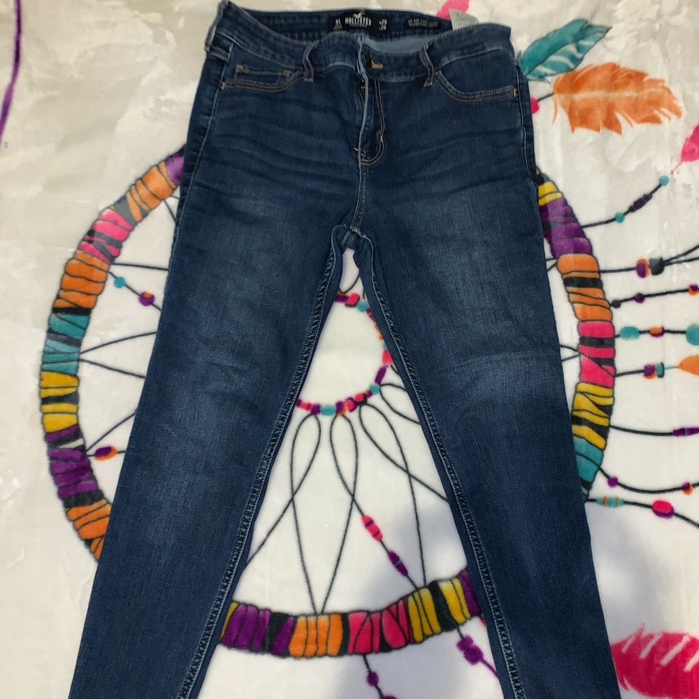 ! ! HOLLISTER MID-RISE JEANS ! !